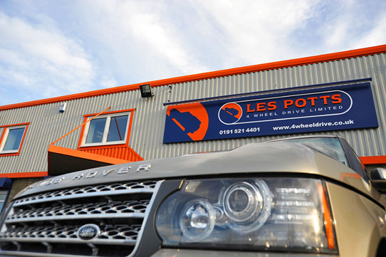 Les Ppotts Award Winning Land Rover Servicing